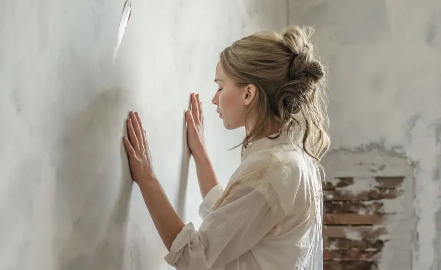 Madre! spiegato - trama, simboli e finale dell'allegoria di Aronofsky