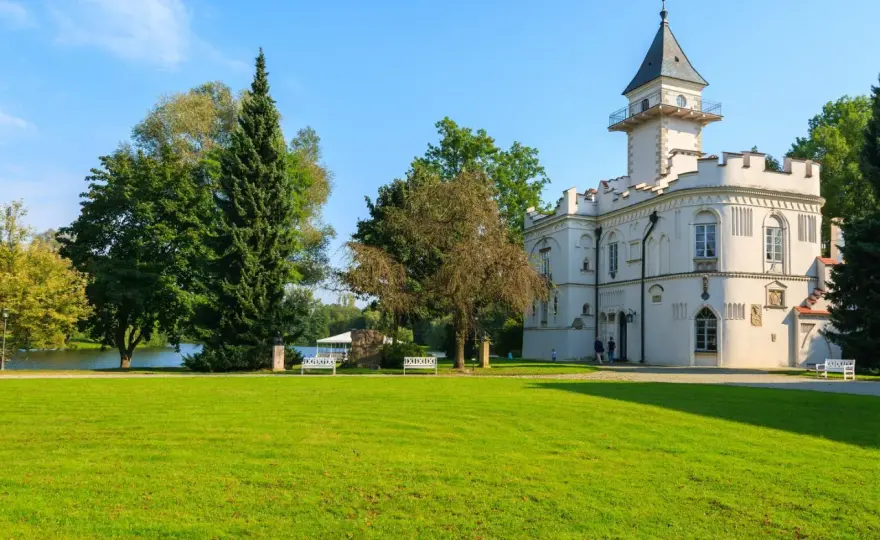 Zamki na Mazowszu - Przewodnik po warowniach i pałacach