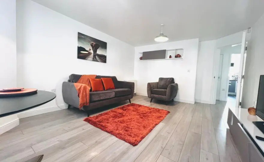 Czy hotel Tipton naprawdę istnieje? Fikcja czy rzeczywistość?