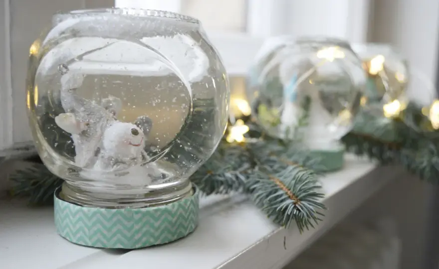 Stwórz magiczną kulę śnieżną DIY - Poradnik krok po kroku