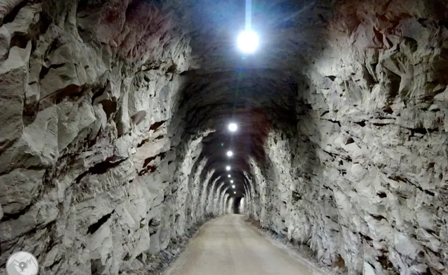 Carrilet Cal Rosal - Ruta fácil, túneles y patrimonio en Berguedà