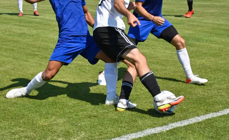 Gra defensywna w piłce nożnej - jak bronić skutecznie?