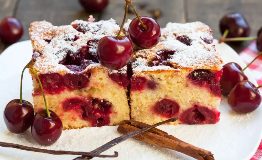Domowe ciasto z czereśniami, które zawsze wychodzi miękkie