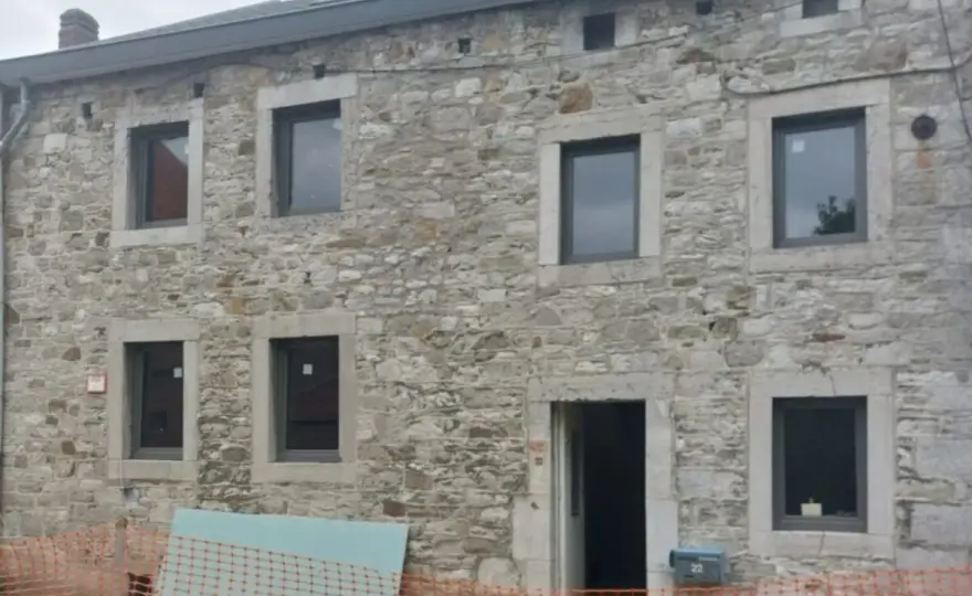 Isoler une maison en pierre sans fragiliser les murs