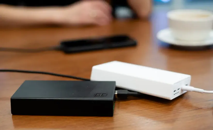 Jaki powerbank wybrać? Ranking 2026 - Telefon, Laptop, Podróż