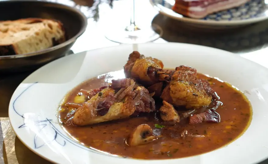 Coq au Vin - So gelingt der Klassiker perfekt!