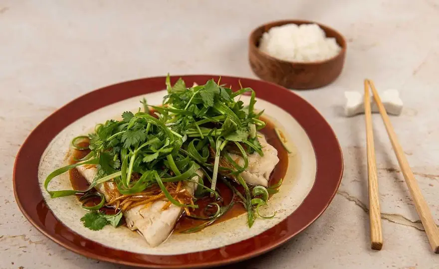 Alaska pollock recept med soja, ingefära och sesam