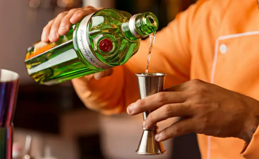 Kieliszek vs Jigger: Ile ml w shocie i jak odmierzać drinki?
