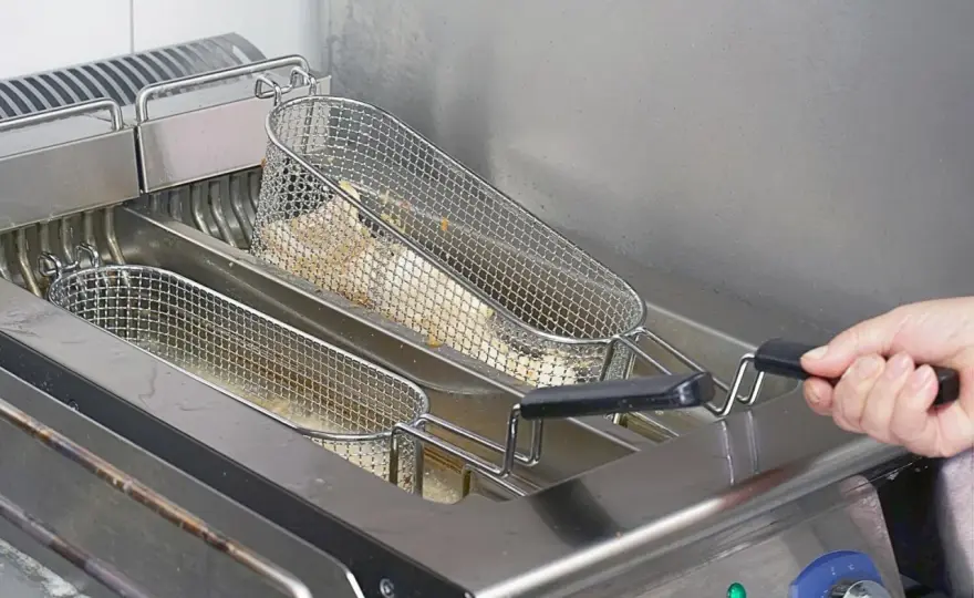 Idealna temperatura smażenia frytek we frytkownicy, aby uniknąć porażki