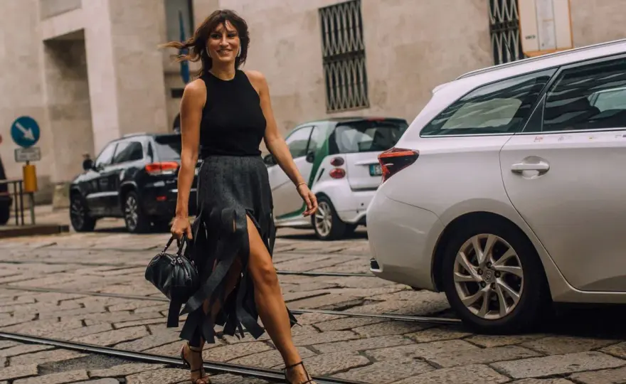 Falda de flecos Zara: Looks, modelos y cómo combinarla con estilo