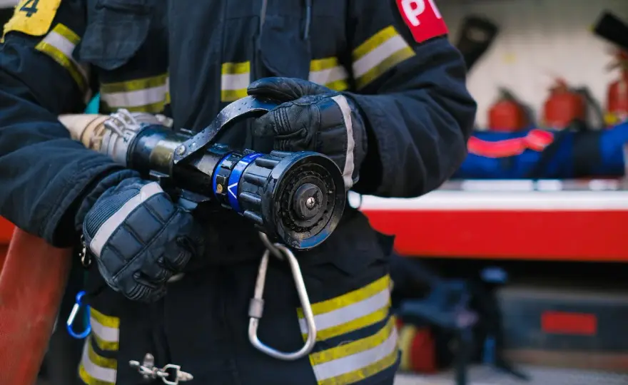 Stopnie w PSP po ilu latach? Prawda o awansie strażaka