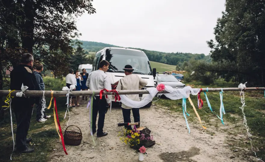 Dzień przed ślubem jak się nazywa – tradycje i znaczenie w Polsce