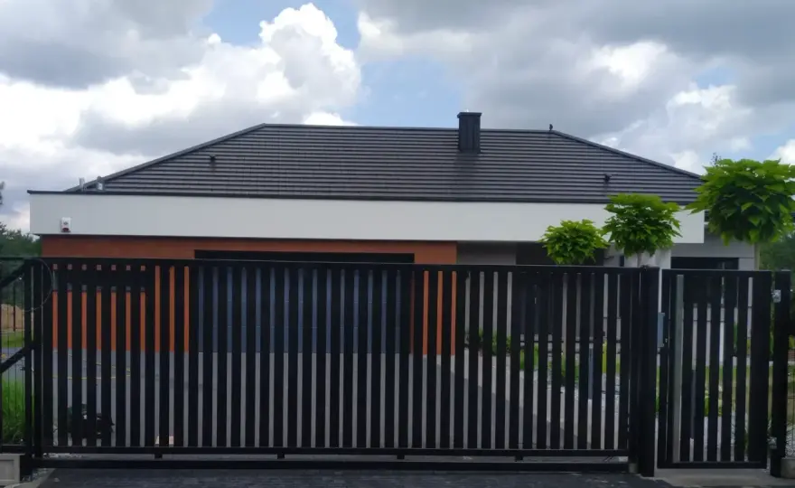 Ceny bram wjazdowych kutych: ile kosztuje elegancka ochrona