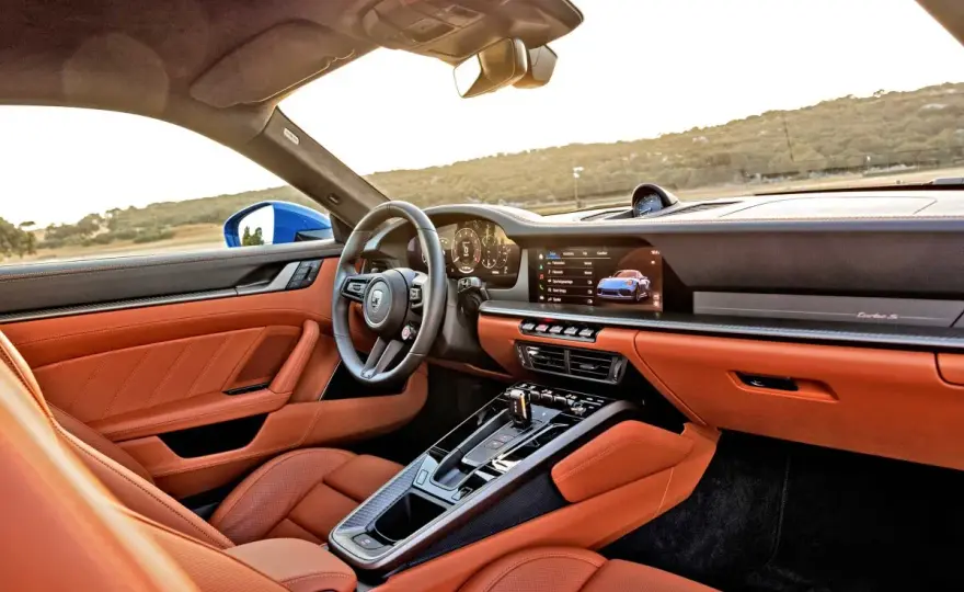 Porsche 911 GTS 2026 - Polskie ceny, osiągi i czy to złoty środek?