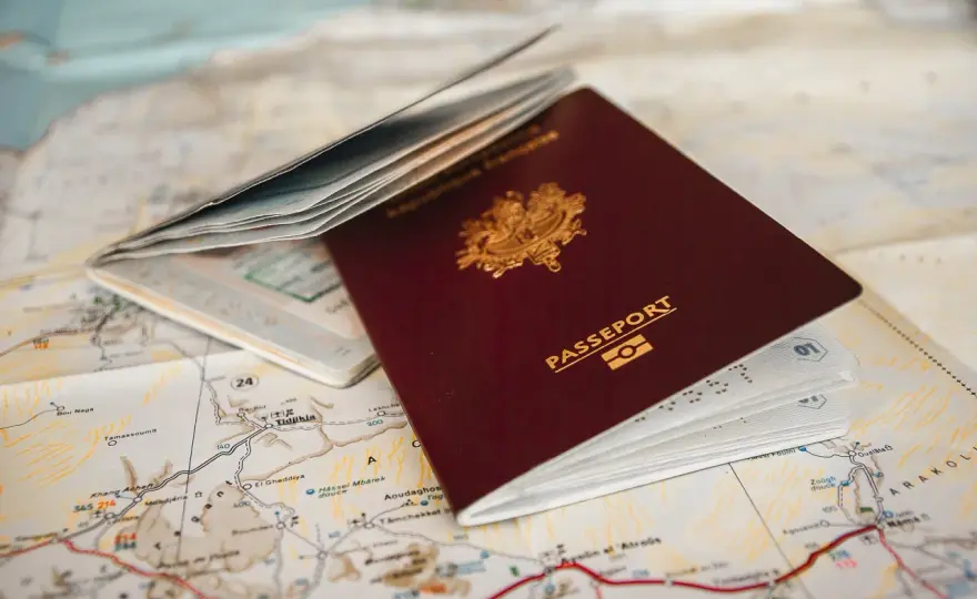 Zgoda na paszport dla dziecka u notariusza: Ile kosztuje i jak zaoszczędzić?