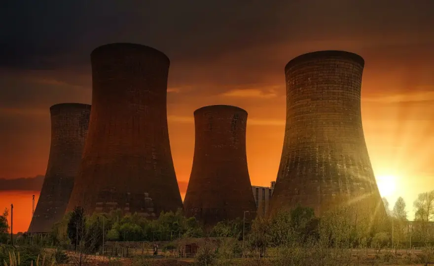 Energia jądrowa w Polsce: Kiedy ruszy atom? Plany i fakty