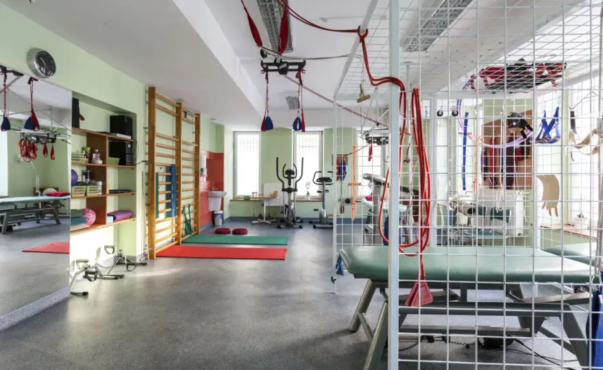 Fizjoterapia ambulatoryjna – co to znaczy i jak może pomóc?