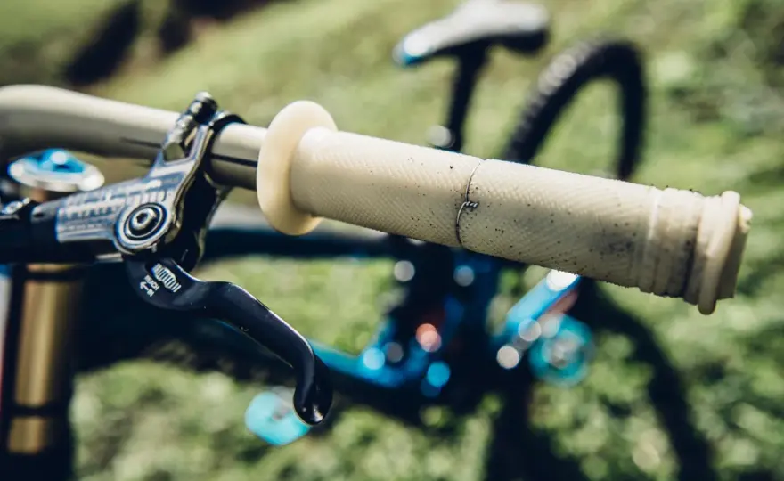 Gripy MTB - Jak wybrać najlepsze? Poradnik
