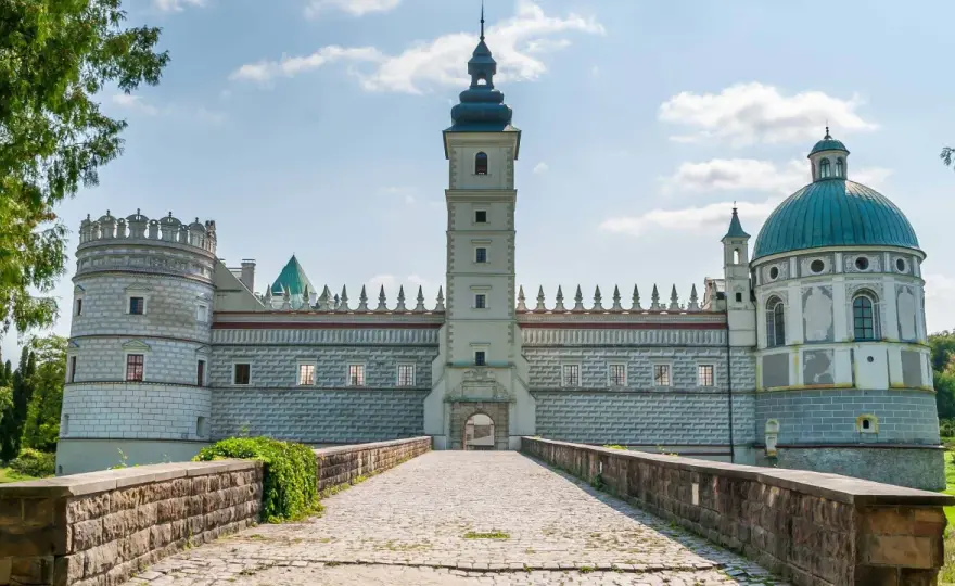 Krasiczyn: Jak zwiedzić ten piękny polski zamek?