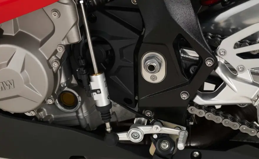 Quickshifter w motocyklu - jak działa i czy warto go mieć?
