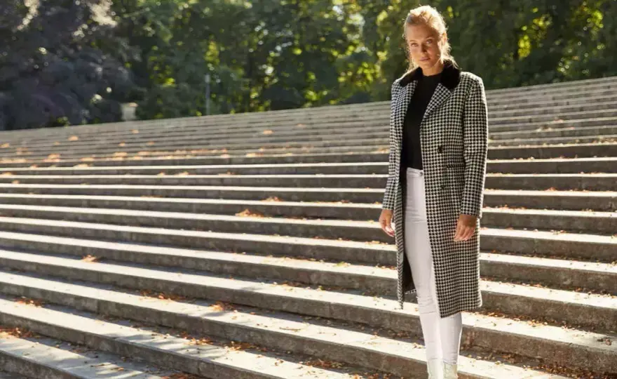 Najlepsze outfit na jesień: jak stworzyć stylowe i praktyczne zestawy