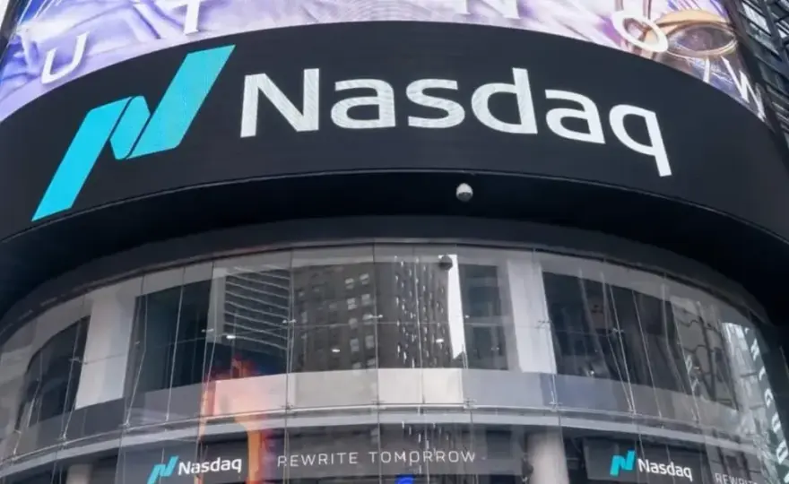Godziny giełdy USA (NYSE, NASDAQ) w Polsce: 14:30 czy 15:30?