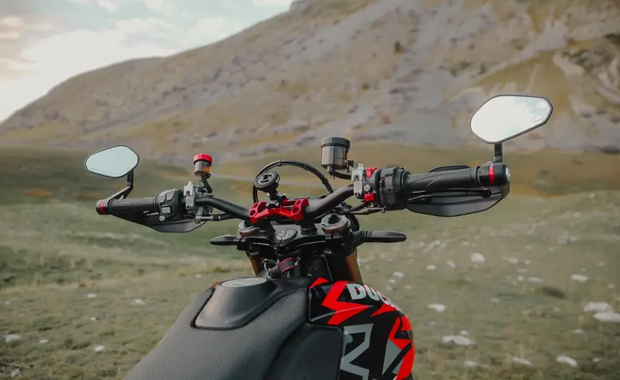 Specchietti bar-end moto: Scegli, monta, guida al meglio
