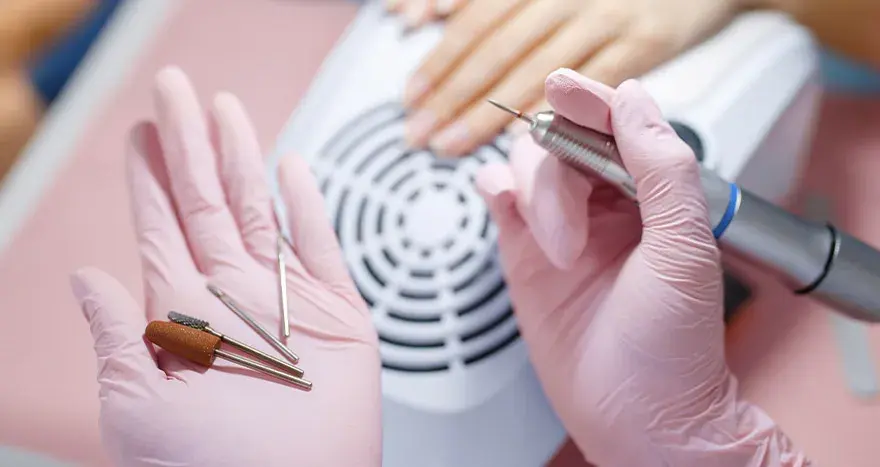 Jakie cechy powinna mieć frezarka do domowego manicure, aby była idealna?