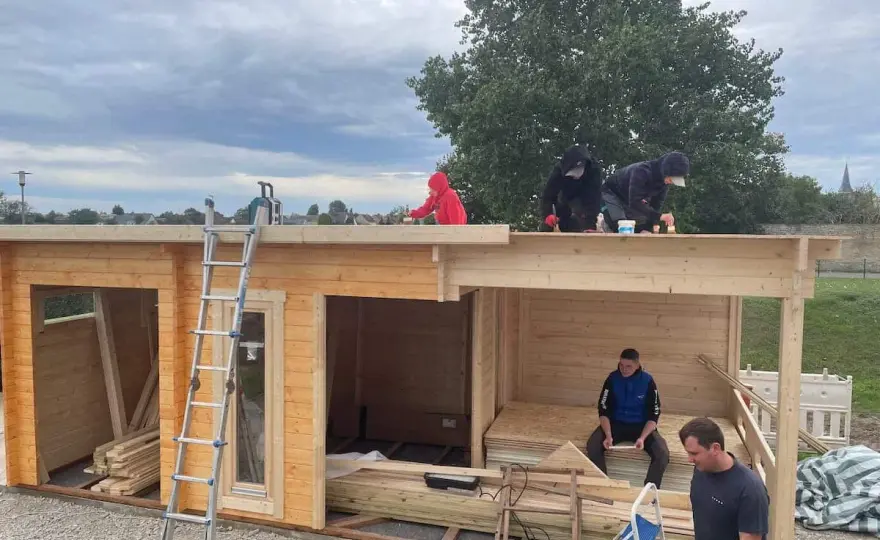 Gartenhausdach erneuern - So wird es dicht & hält lange