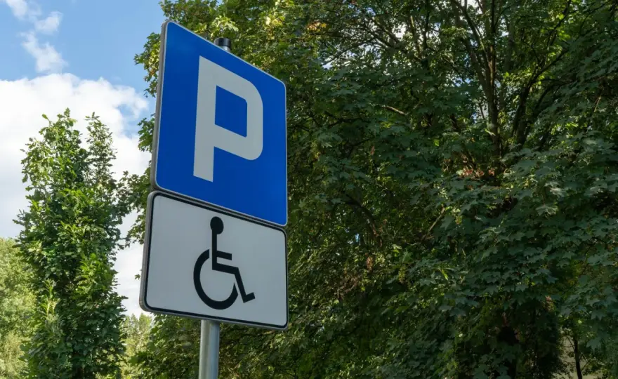 Umiarkowany stopień niepełnosprawności - co przysługuje u lekarza?