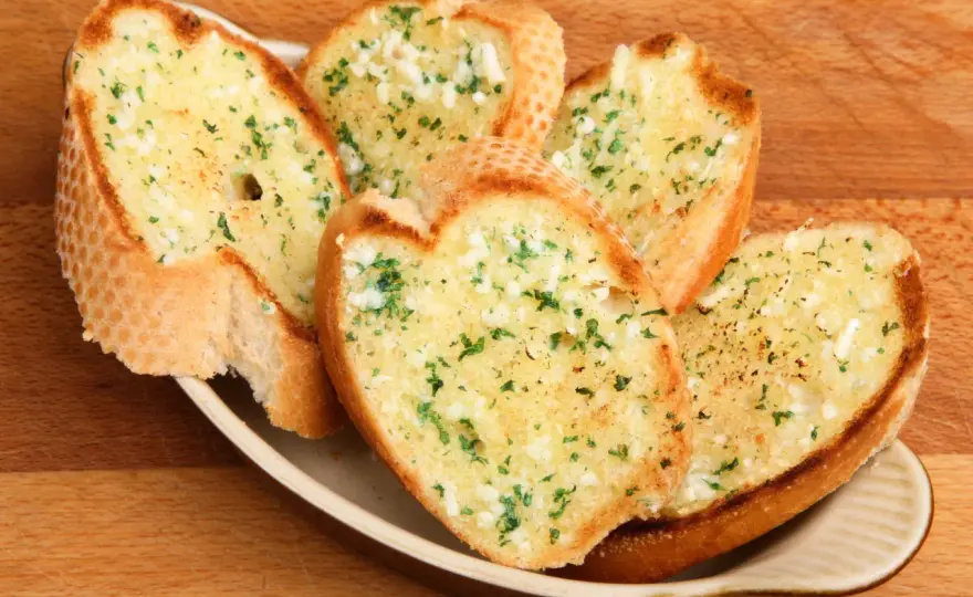 Jakie przyprawy do grzanek, które odmienią ich smak i aromat?