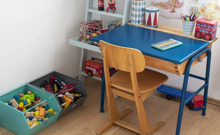 Stare łóżeczko? Zmień je w ławkę, biurko, ogród! 15 pomysłów DIY.