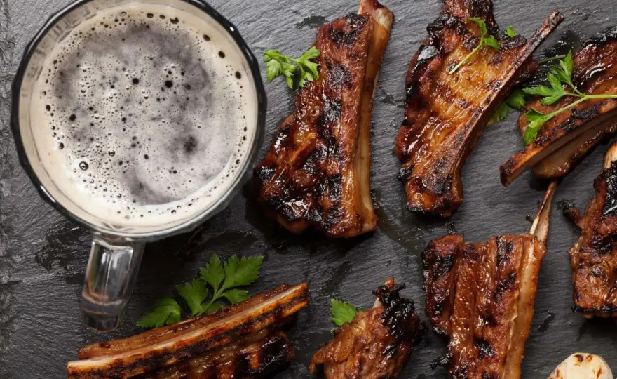 Biermarinade: So gelingt zartes Grillfleisch ohne Bitterkeit