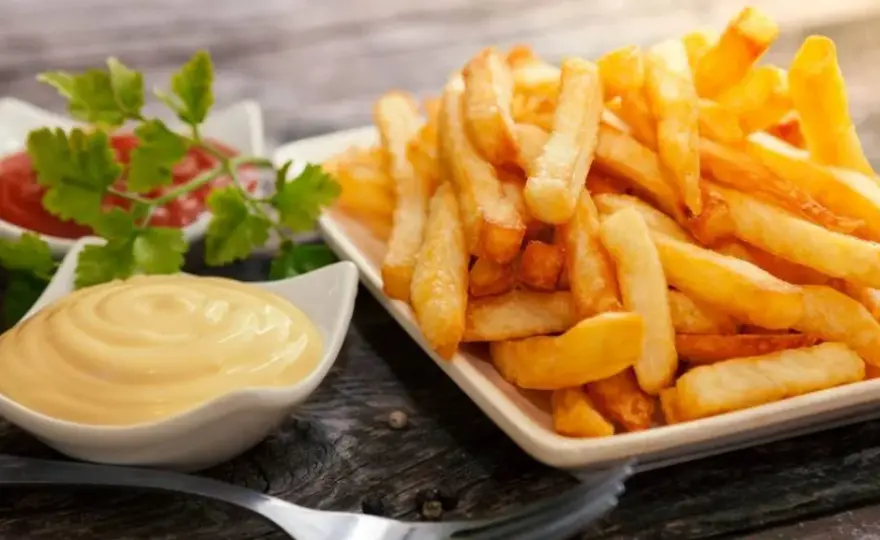 Jaki sos do frytek? Odkryj pyszne przepisy na wyjątkowe smaki