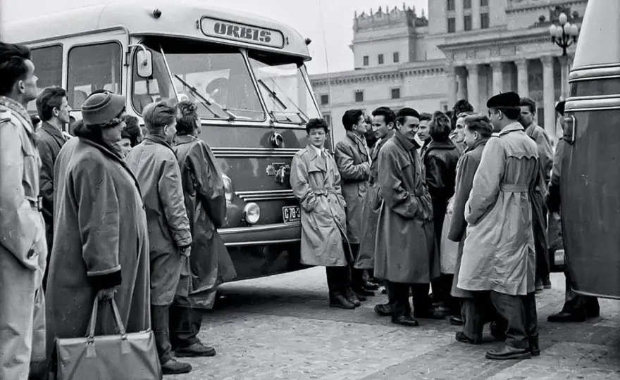 Wyjście z koszar: Jak wyglądało w PRL-u? Zaskakujące fakty i mity epoki