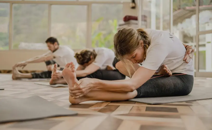 Joga czy Pilates? Która praktyka zmieni Twoje ciało i umysł?