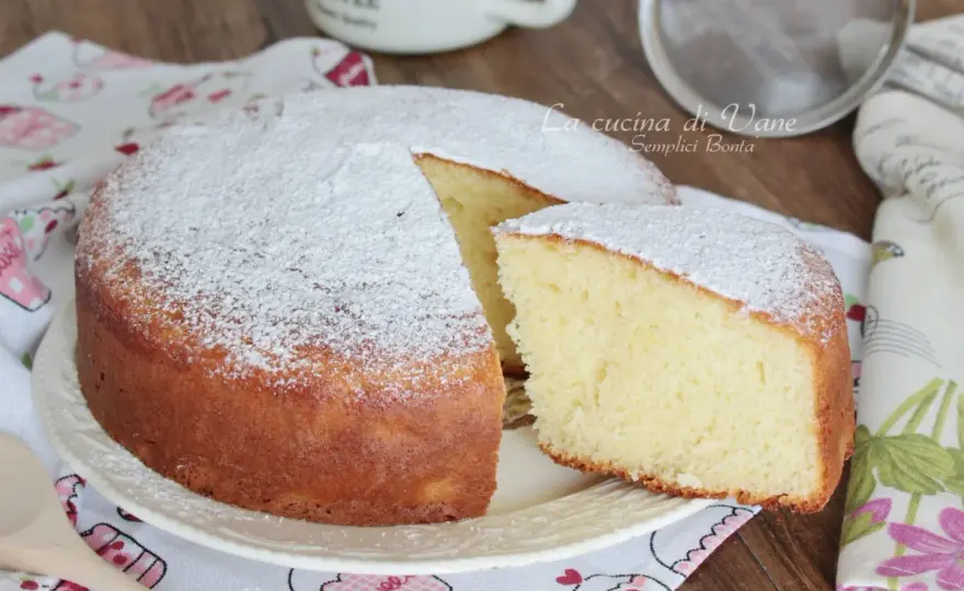 Torta con 150 g di yogurt greco, soffice e senza burro