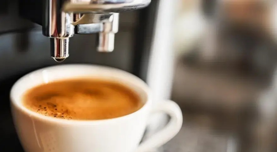 Ile gram kawy na espresso? Poznaj optymalne proporcje i błędy