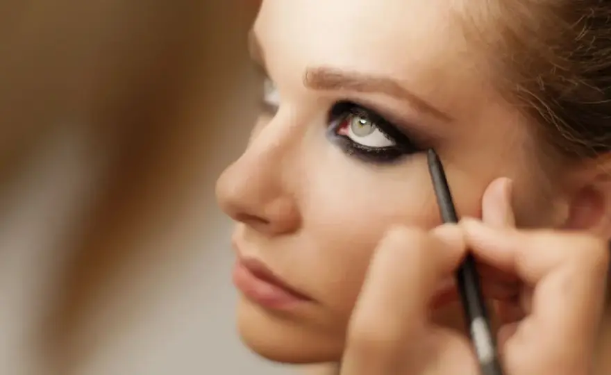 Rauchiger Augenlook - Perfekte Smokey Eyes Schritt für Schritt