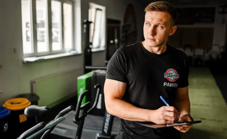 Plan treningowy na biceps, który naprawdę pomaga budować ramiona