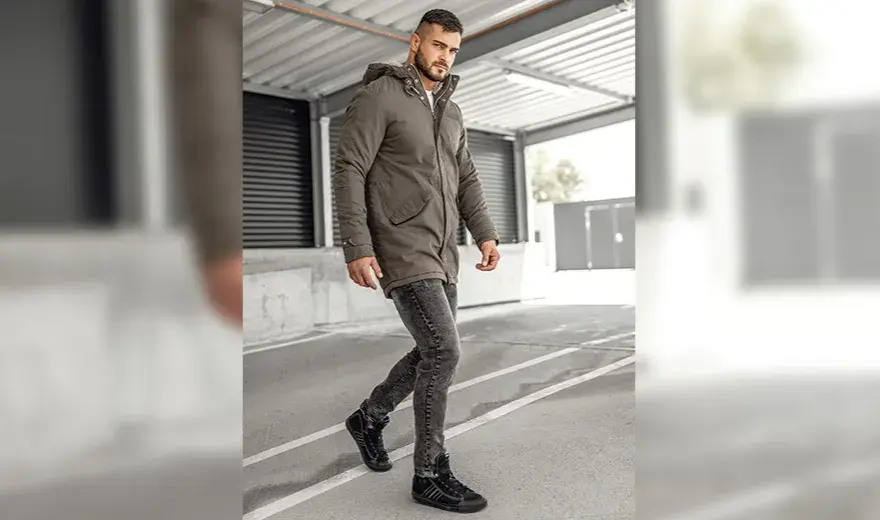 Jakie kolory butów do kurtki khaki, aby wyglądać stylowo?