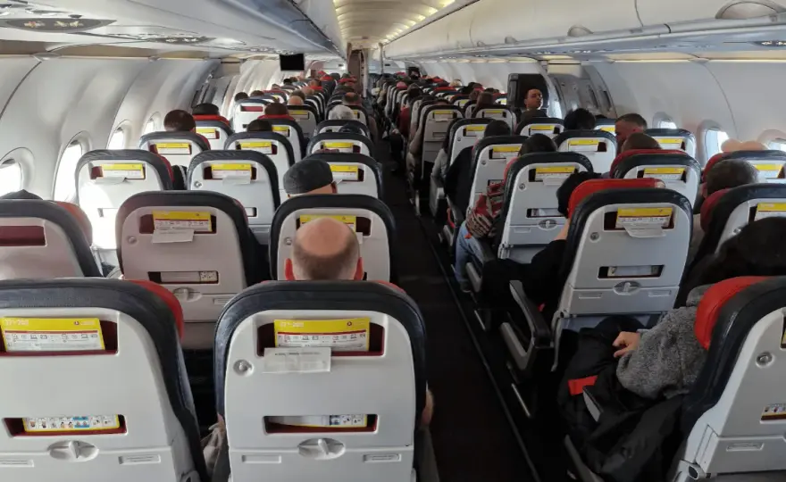 Czy można zabrać kanapki do samolotu Wizz Air i uniknąć problemów?