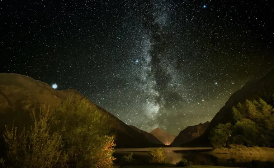 Astrofotografia - jak zacząć i robić ostre zdjęcia bez teleskopu?