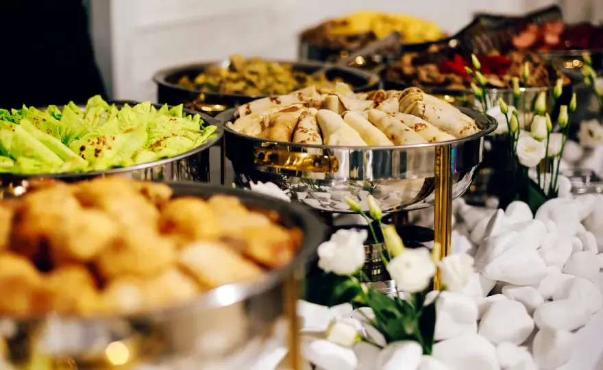 Co to jest catering? Poznaj definicję i rodzaje usług cateringowych