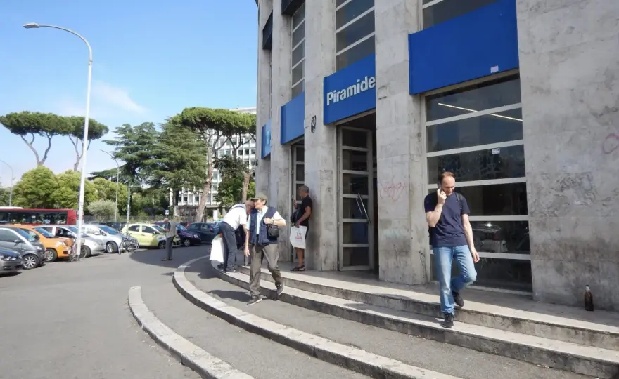 Roma Ostiense e Piramide - guida al cambio con la metro B