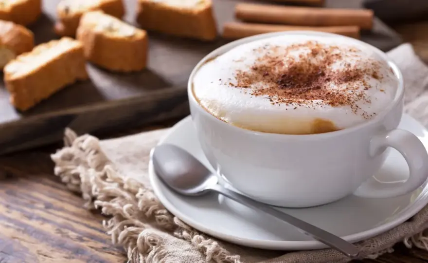 Kawa z mlekiem idealna - Zrób ją jak barista w domu!