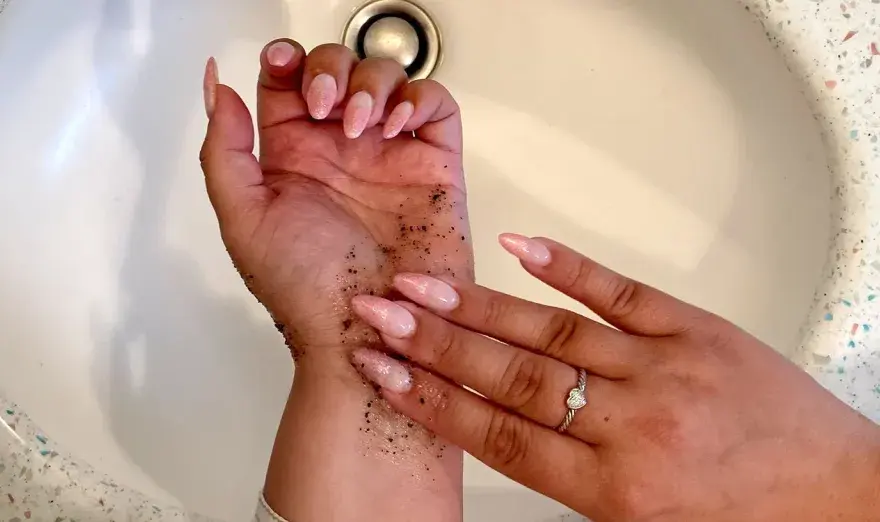 Cómo quitar el autobronceador sin irritar la piel