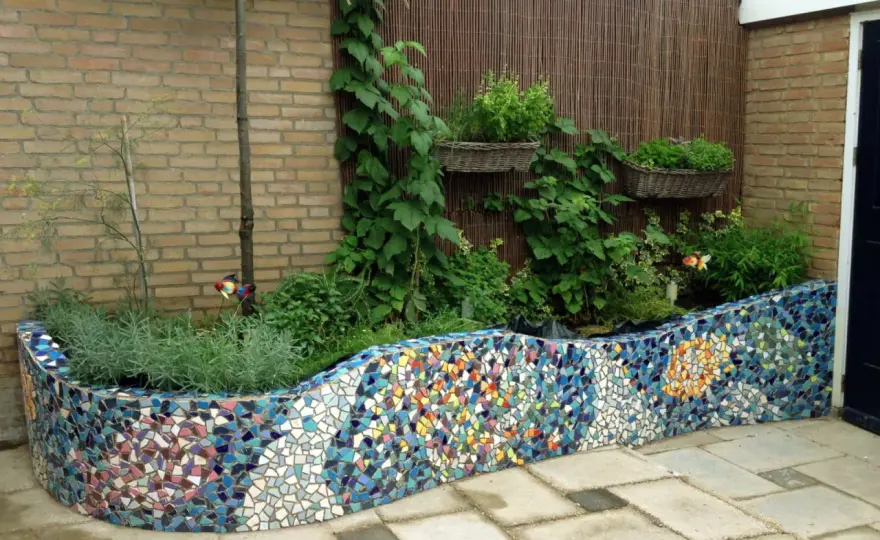 Jak wykorzystać stare kafelki w ogrodzie? DIY i trwałe efekty!