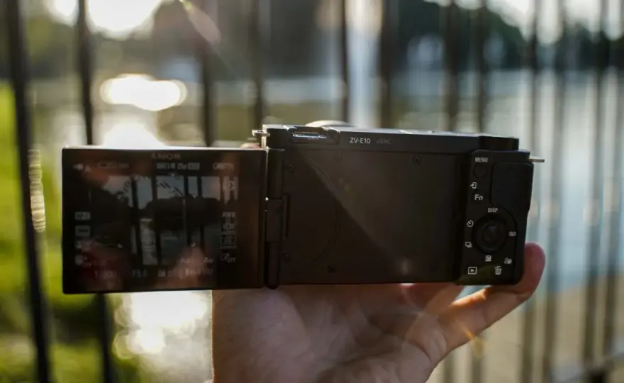 Sony ZV-E10 - Czy ten vlogerski hit nadal się opłaca?