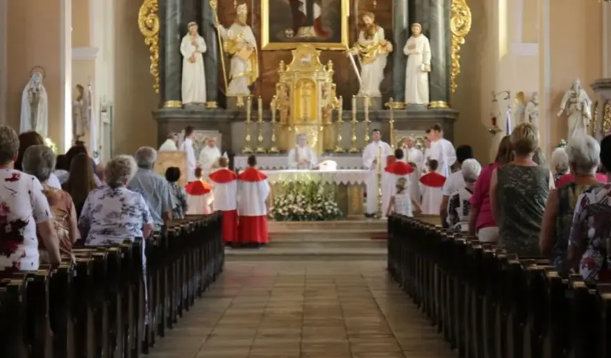 Ile trwa msza ślubna? Sprawdź, co wpływa na jej długość